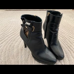 Burberry black signature boots